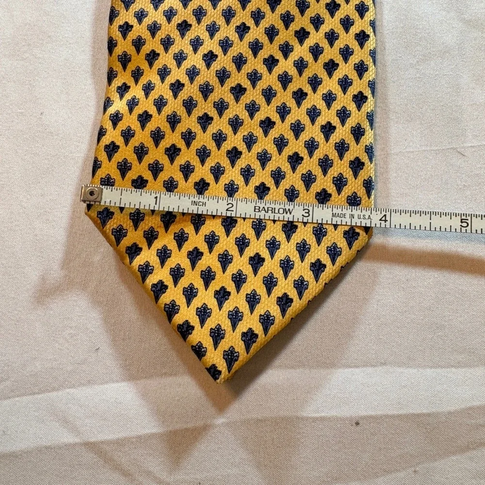 Chas Reed & Co Silk Necktie Mens One Size Yellow Navy Medallion Classic Business